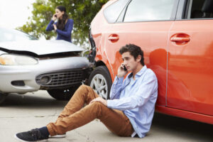 ¿Cómo puede afectar la culpa compartida mi acuerdo por accidente de coche en Nevada?